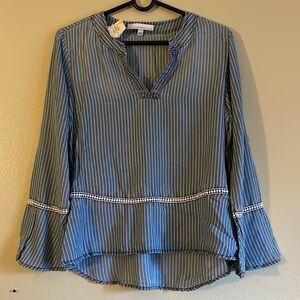 Women tops, colors jeans. Size S. New